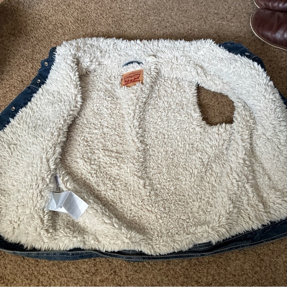 Levi's White Sherpa Lined Denim Vest - Picture 5 of 7